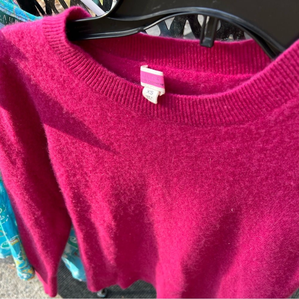 J Crew Women's Fuchsia Sweater 100 percent cashmere